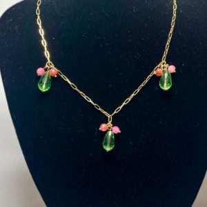 Collar acero dorado y cristales verdes con piedras naturales, largo 55 cm acortable